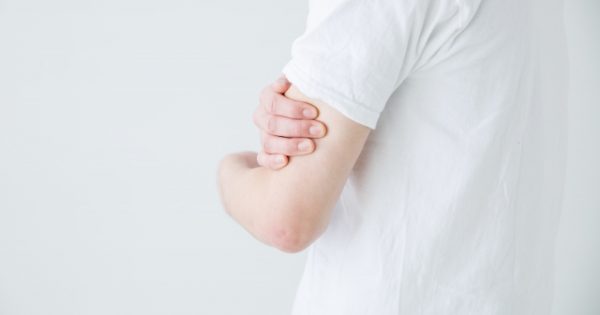 腕（上腕）の痛みで考えられる病気とは？原因や治療法、疑問にお答えします。